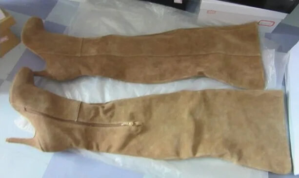Женские ботфорты из серой замши и кожи с заостренным носком новое поступление тонкие волнующие изящные ботфорты большие размеры 42