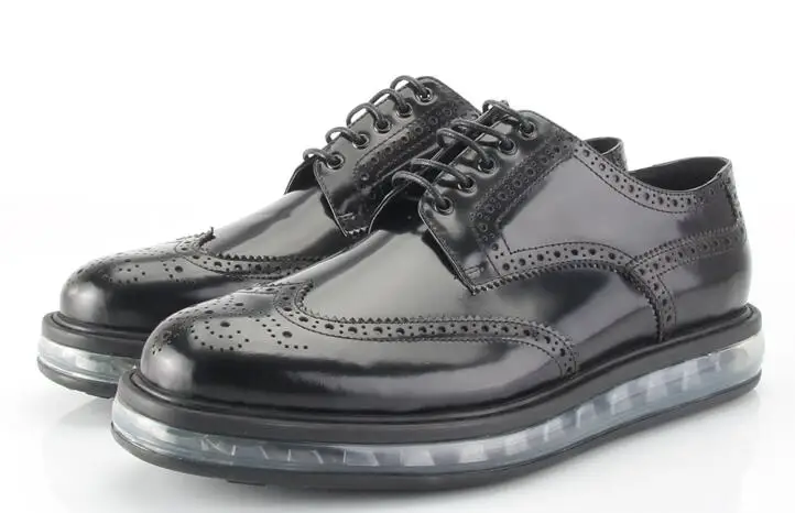 Кожаные полуботинки в британском стиле с перфорацией типа «броги»; полуботинки из лакированной кожи на платформе со шнуровкой; Туфли-оксфорды; кожаная обувь, увеличивающая рост - Цвет: Черный