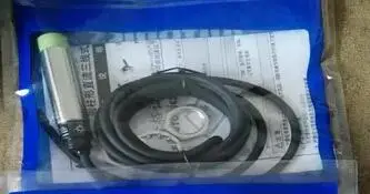 

Switch PRL18-8DN copper tube extended three wire NPN normally open sensor