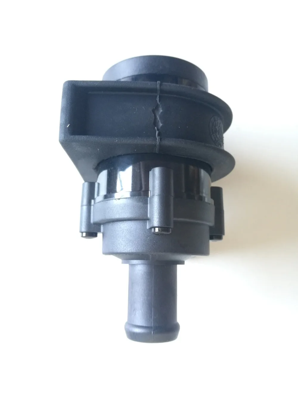 

1K0965561J Free Connector Engine Cooling Additional Auxiliary Water Pump 1K0965561 1K0965561D