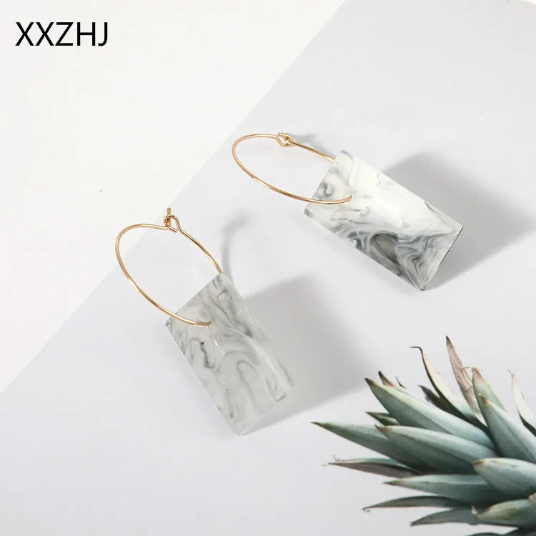

Free Shipping 2019 Fashion New Earrings Temperament Personality White Square Shell Sweet Ladies Earrings Gift Wholesale Trendy