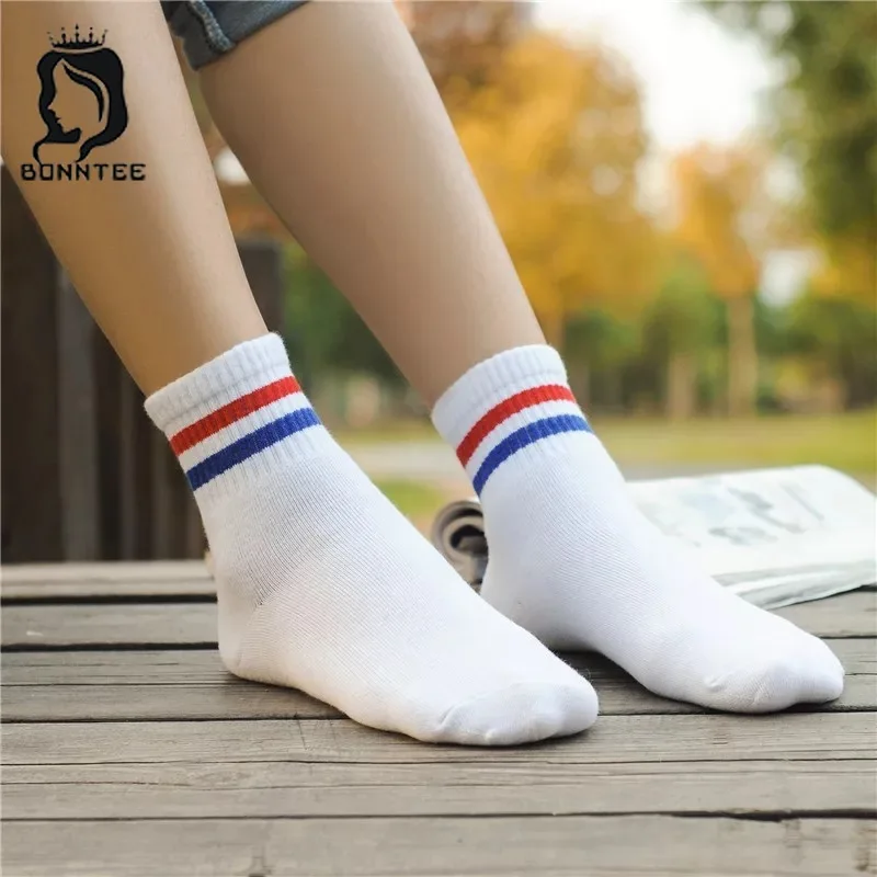 مخطط المتناثرة جوارب بأشكال مضحكة النساء تنفس Kawaii عالية مرونة الإناث الأزواج لطيف جورب إمرأة مزيل العرق الإناث الأزياء