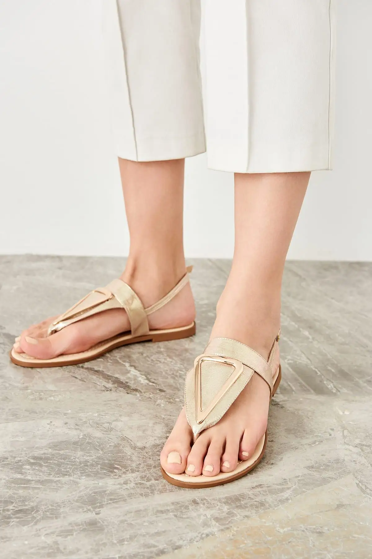 

Trendyol Gold Metallic Women Sandals TAKSS19SD0035