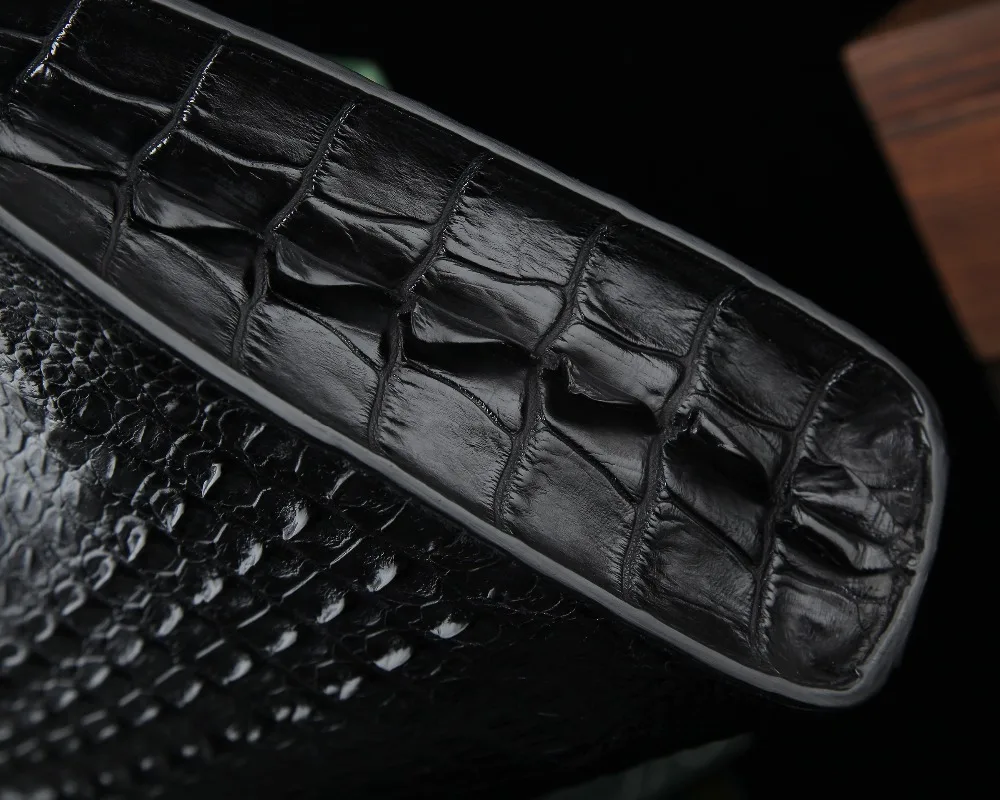 Рисунок 2 - Мужской кошелек-клатч из натуральной крокодиловой кожи