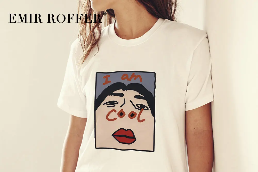 Free Girl T-Shirt Logo Branding Mock-up Psd