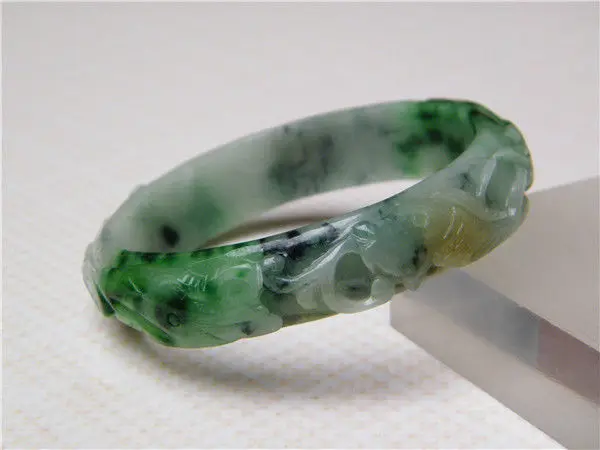 

NEW VINTAGE CHINESE HAND-CARVED NATURAL GREEN JADEITE JADE BANGLE BRACELET 62MM a 5.19