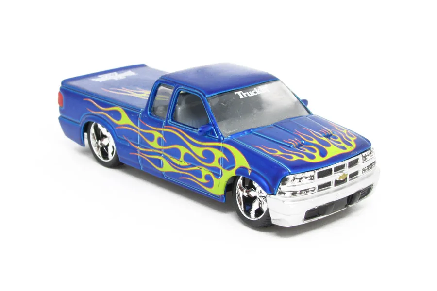 1: 64 Chevrolet S-10 Truckin бутик сплава автомобиля игрушечные лошадки для детей модель детской игрушки подарок оригинальная коробка