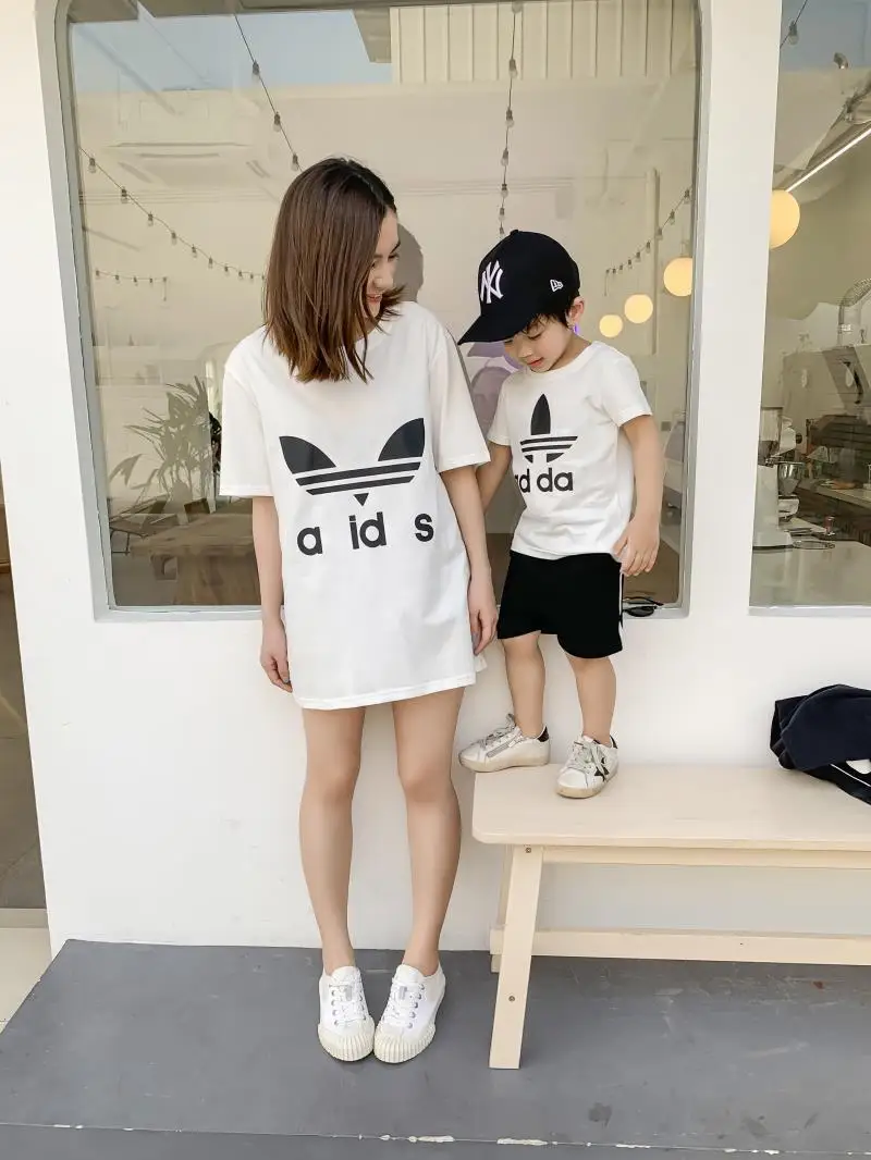 

Parent-child Summer 2019 New Street Brand Letter Printing T-shirt Mom and Kids Family Matching Outfits