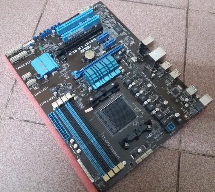 ASUS M5A97 لو R2.0 المقبس AM3 + DDR3 32 جيجابايت USB2.0 USB3.0 SATA3 970 سطح اللوحة اللوحة ASUS M5A97 لو R2.0 المقبس AM3 + DDR3 32 جيجابايت USB2.0 USB3.0 SATA3 970 سطح اللوحة اللوحة