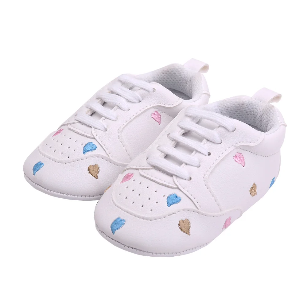 Детская обувь для новорожденных мальчиков и девочек с узором в виде сердечек и звезд, обувь для малышей, кроссовки из искусственной кожи на шнуровке для детей 0-18 месяцев