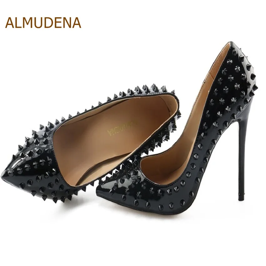 ALMUDENA/Лидер продаж; черные пикантные Заклепки Шпильки на каблуке с острым носком; модельные туфли-лодочки из лакированной кожи; женские туфли на очень высоком каблуке с шипами