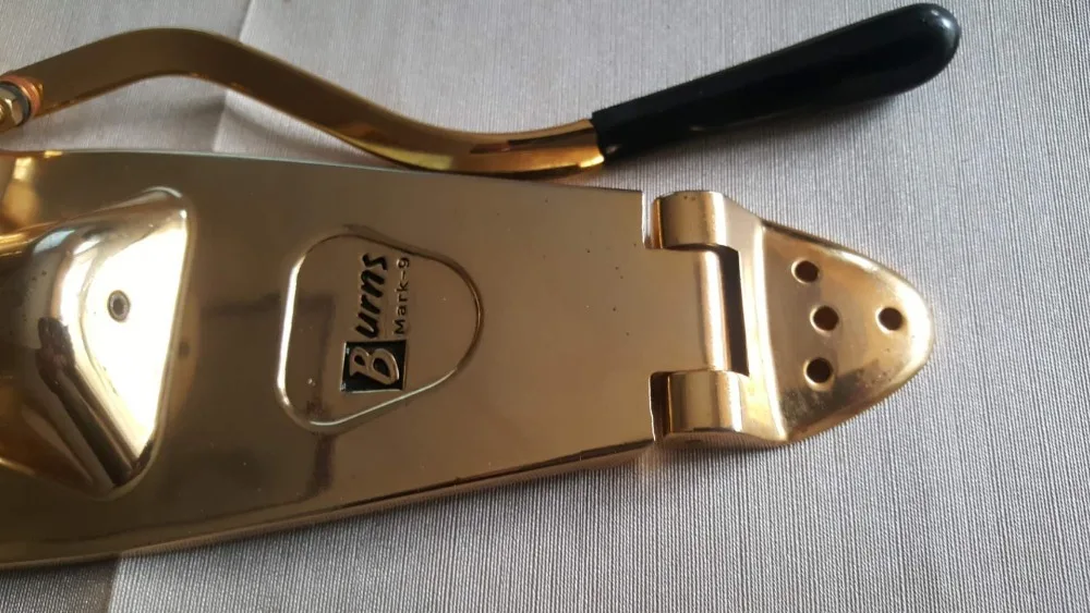 Burns-3 Vibrato/gretsch Tail Gold duo astro sparkle jet corvette bigsby