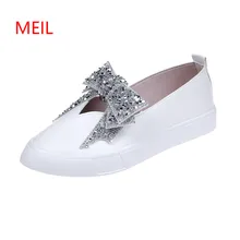 Женские кожаные туфли на плоской подошве; коллекция года; сезон лето-осень; модные повседневные белые лоферы; обувь на платформе; женская обувь на рифленой подошве с бантом и стразами