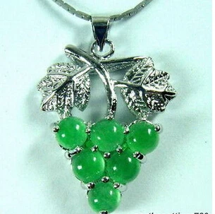 БЕСПЛАТНЫЙ SHIPPINGGreen Нефрита 18 18KWGP Винограда Форма Подвеска и Ожерелье (A0516)|necklace
