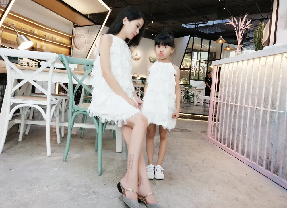 Платья для мамы и дочки; белая шифоновая одежда в стиле принцессы для мамы и дочки; платье для мамы и дочки; одинаковые комплекты