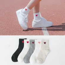 1 par vermelho coração bonito faculdade vento simples básico fresco venda quente meias de algodão para as mulheres na primavera e no verão dropshipping