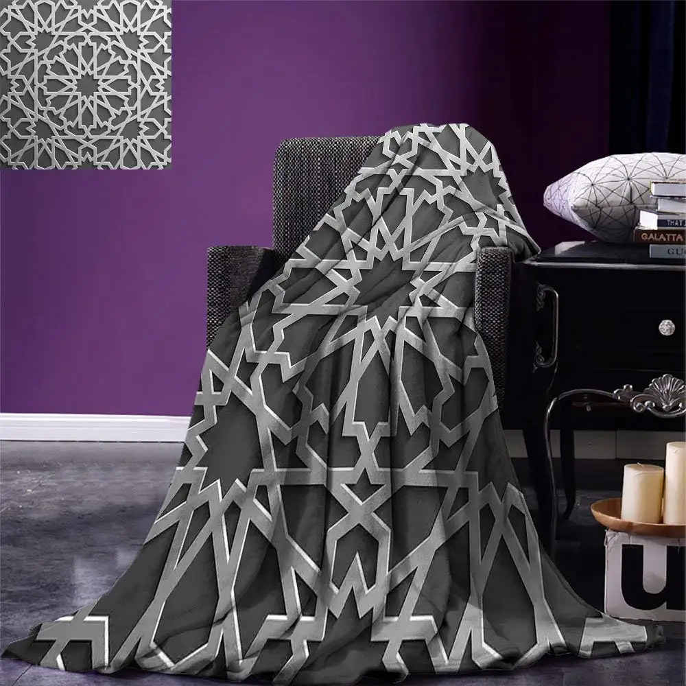 

Throw Blanket Historical Moroccan Heraldic Empire Design Interlace Form with Mix of Star Flowers Print Fleece Blanket for Bed