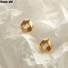 HUANZHI, Стерлинговое Серебро S925, булавка, матовый металл, золото, геометрический, скрученный, висячий треугольник, серьги-гвоздики для женщин, девушек, вечерние, ювелирные изделия