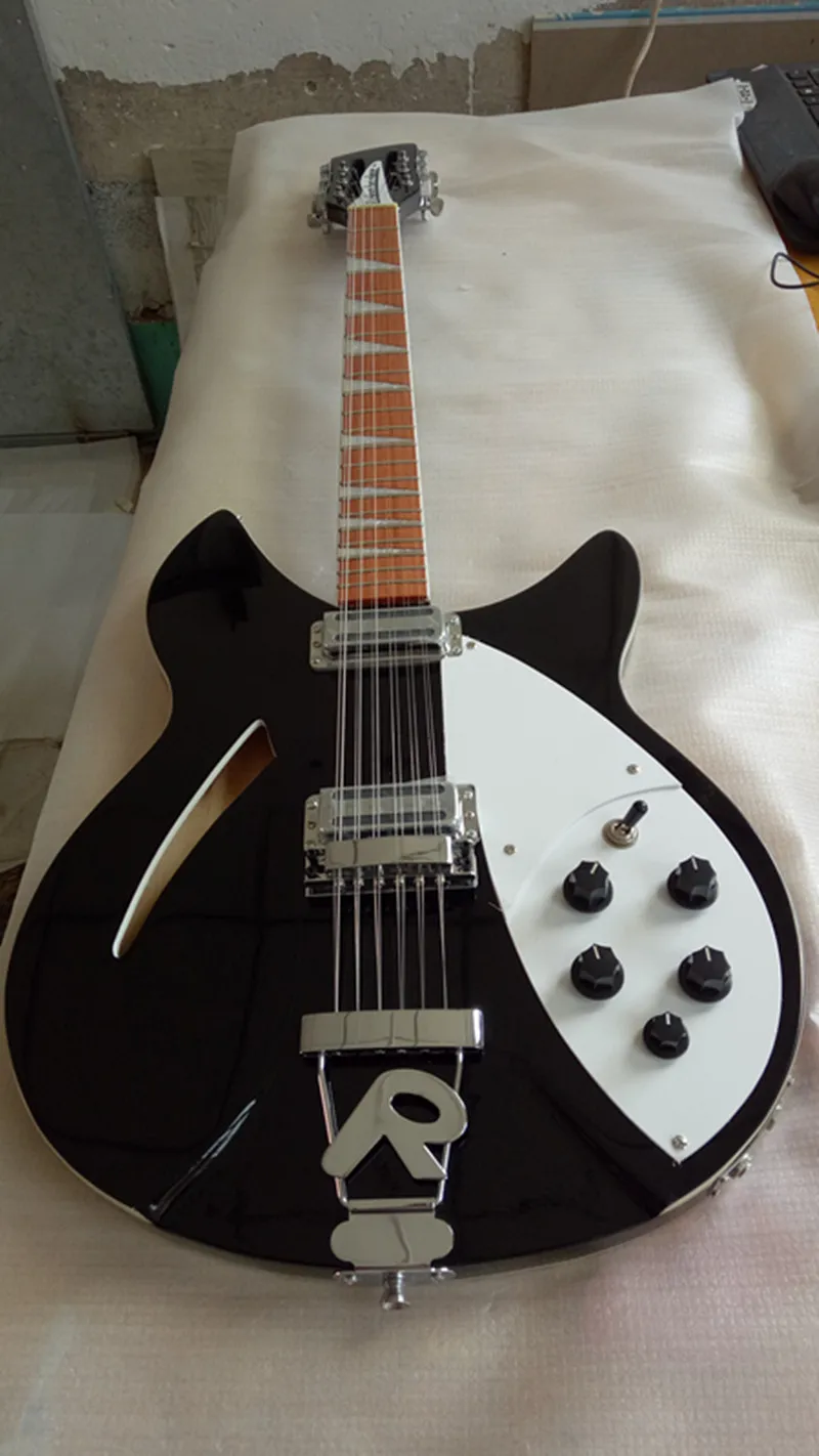 

39-inch 12 chord black 360 electric guitar rosewood fingerboard has the gloss of varnish on it