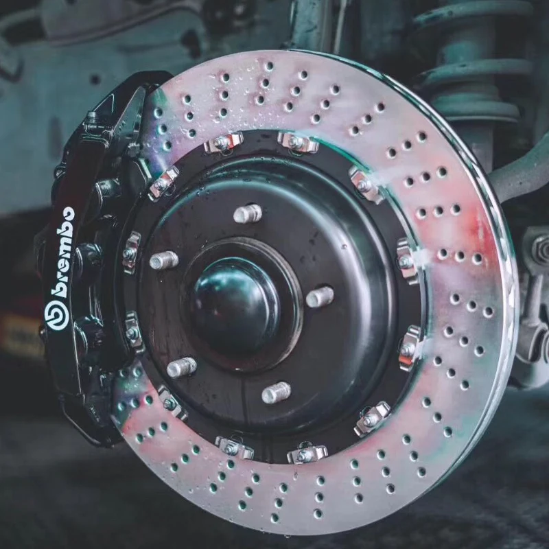 Lexuz LX570 передний BREMBO GT6+ 405 мм вентилируемый Просверленный задний BREMBO GT4+ 380 мм вентилируемый Просверленный