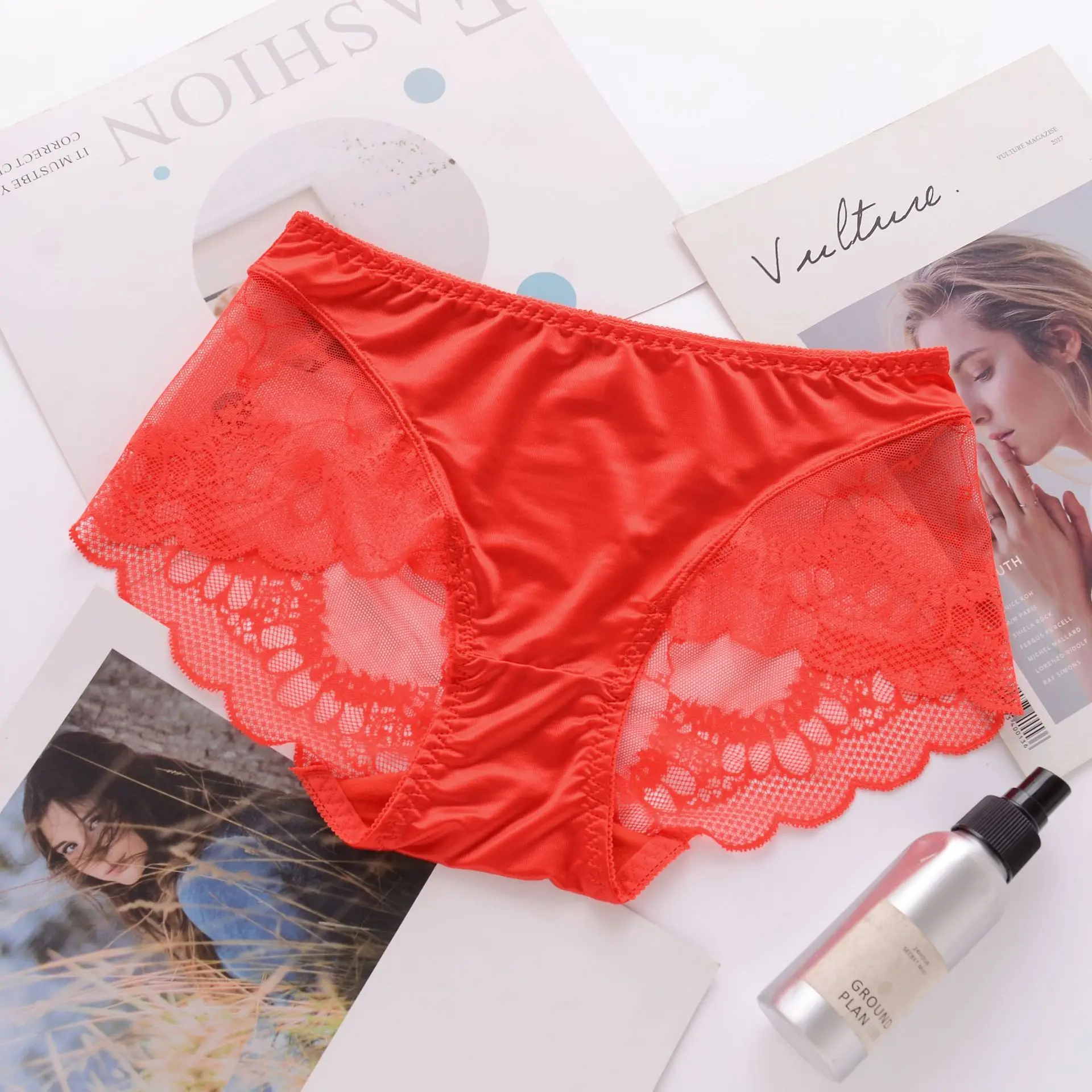 Красный Lace Women Underwear New Fashion Hollow Sexy Ladies Briefs Mid-Waist Traceless Transparent Sexy Underwear Women - Цвет: Красный