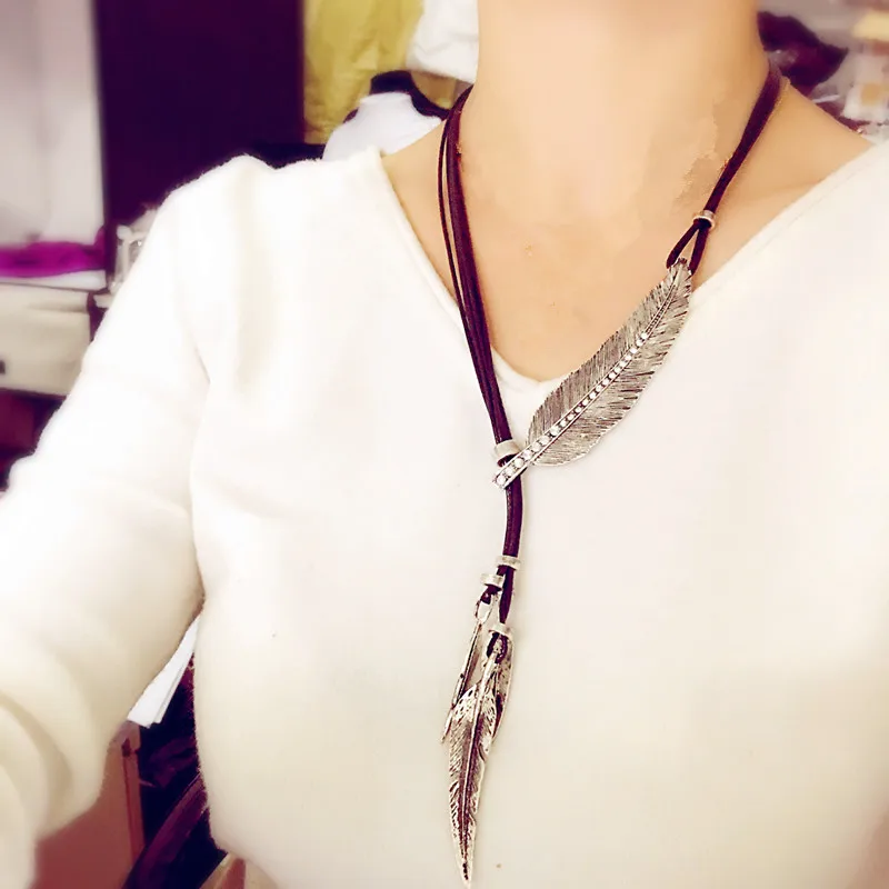 

2019 Hot fashion new arrival crystal necklace leather cord Metal Imitation rhinestone pendant leaves feather for women