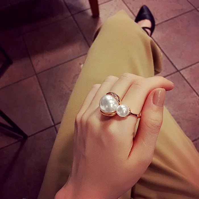 Elegant Simulated Pearl Jewelry Open Ring Women trendy Gold-color jewelry bijoux cute gift white and black colors