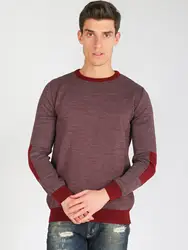 Пуловер с круглым вырезом и нашивками