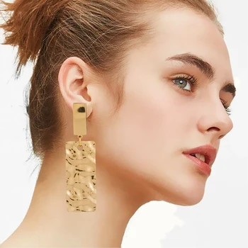 

2020 New Elegant Wave Metal Uneven Stud Earring for Women Gold Geometric Modern Earring Fashion Statement Bijoux Jewelry 2156