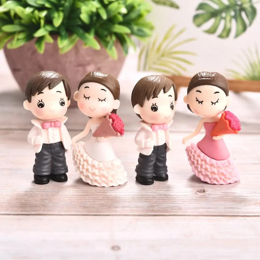 

Hot 2Pcs Sweety Lovers Couple Figurines Miniatures Fairy Garden Gnome Moss Terrariums Resin Crafts Wedding Decoration