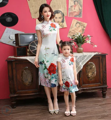 Китайский стиль Cheongsam; Семейные комплекты из полиэстера; невидимая молния; платья для мамы и дочки; Qipao; Рождественский подарок; Z833 - Цвет: Зеленый