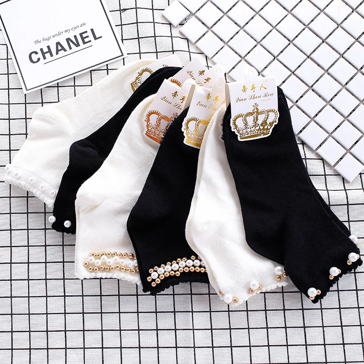 Новые хлопковые милые носки, инкрустированные жемчужинами, женские черно-белые свадебные носки, женские японские корейские модные короткие женские пикантные носки