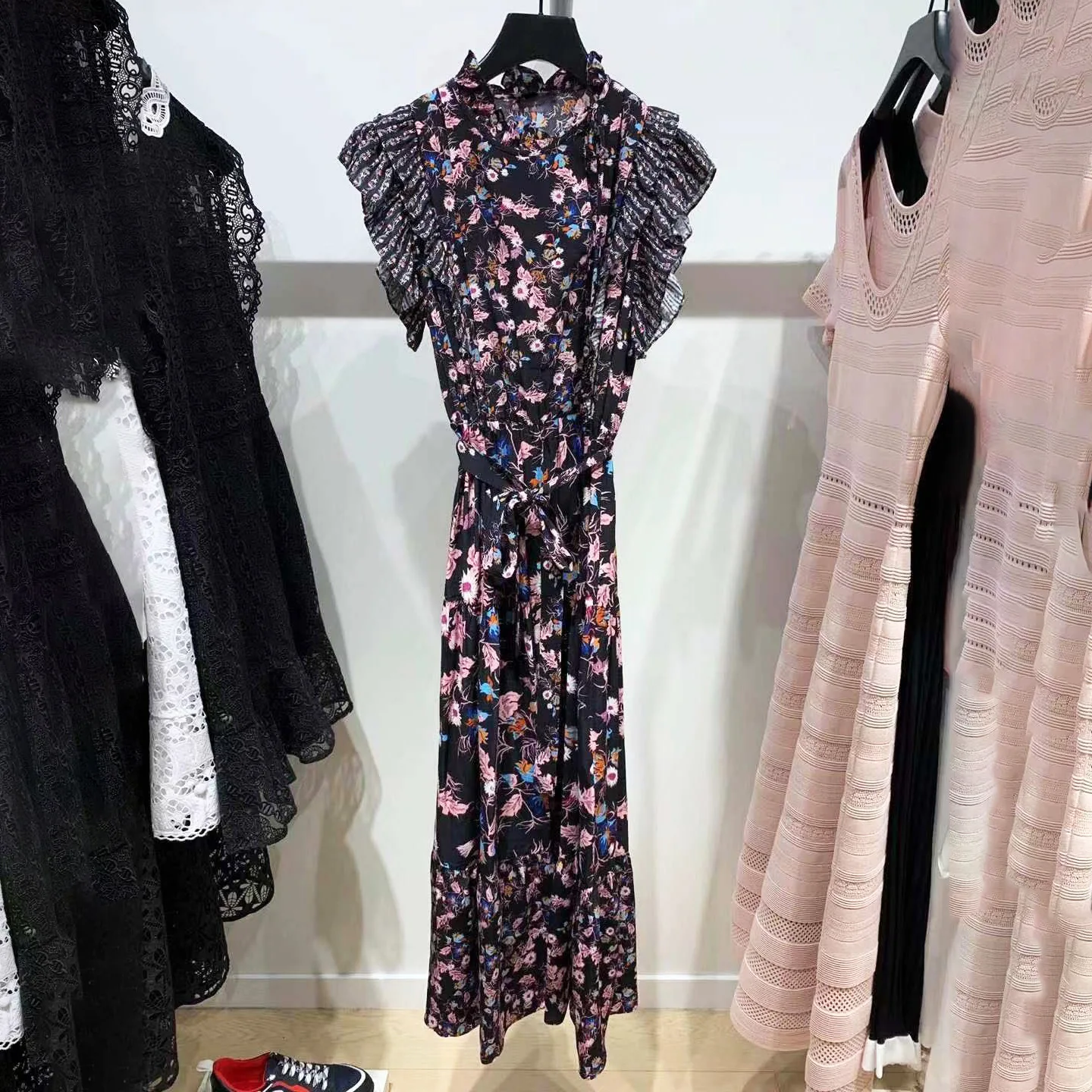 

Spring and Summer 2019 New Floral Flounces Sleeveless Pleated Romantic Women's Black Dress Mandarin Collar Print Dress Women