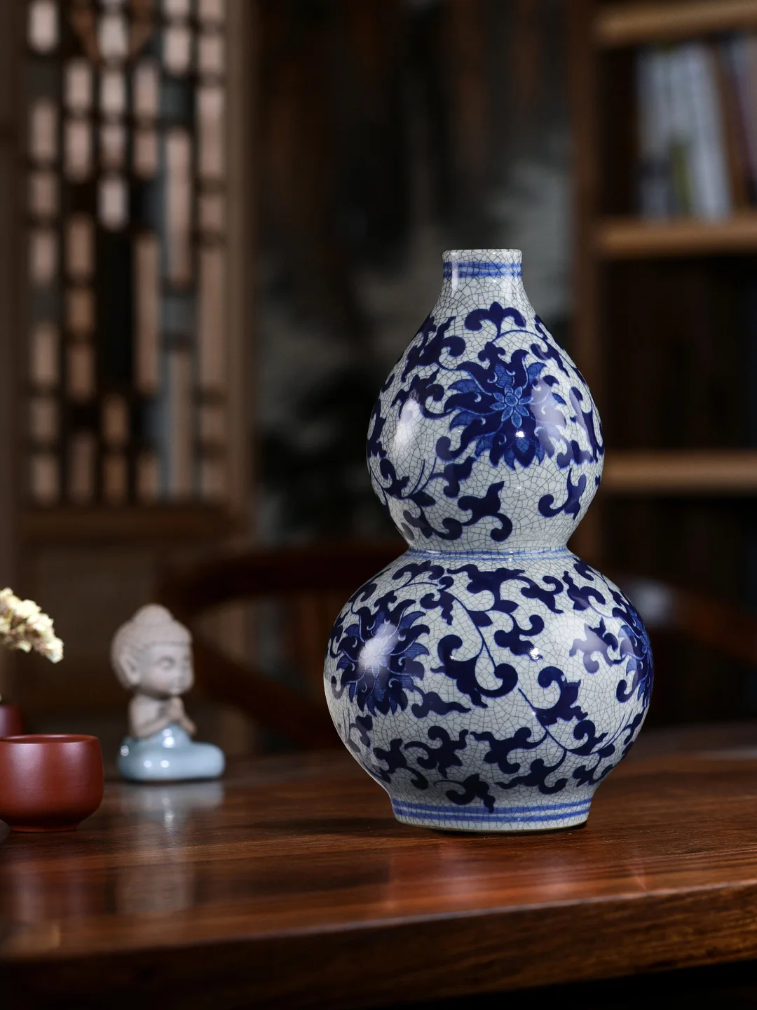 Jingdezhen Traditional Chinese Blue and White Vase Gourd-shape Vase Home Room Ornament Vase Ice Cracks Pattern