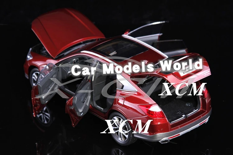 Литая под давлением модель автомобиля для Crosstour 1:18(красный)+ маленький подарок
