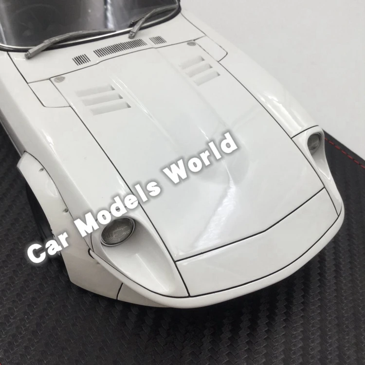 Полимерная модель автомобиля для IG-Model Fairlady Z(S30) 1:18(белый)+ маленький подарок