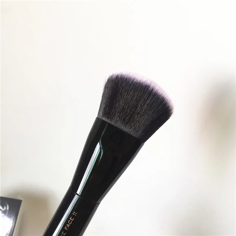 Marc Jacobs The Face II Sculpting Foundation Brush _ 5
