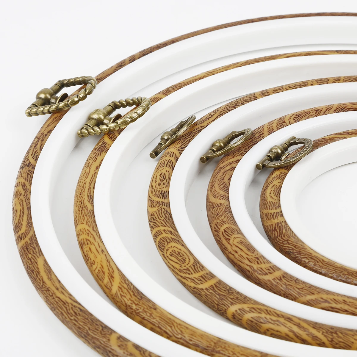

Mix Sizes Wooden Plastic Frame Embroidery Hoop Ring Circle Round Loop For Cross Stitch Machine Hand DIY Needlecraft Sewing Tools
