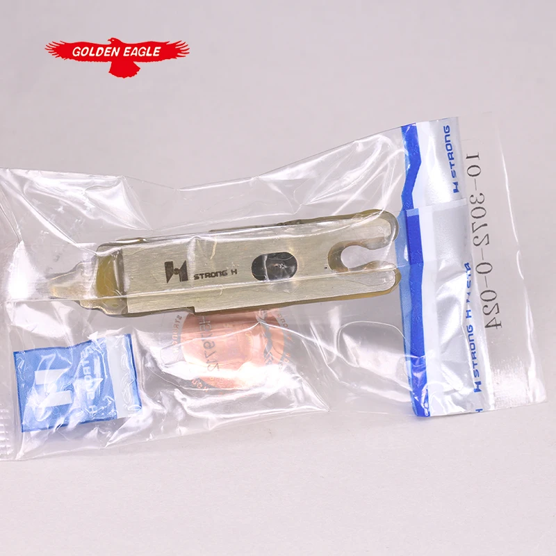 10-3072-0-024 STRONG.H Brand REGIS For REECE 101 Lower knife(small hole) Industrial Sewing Machine Spare Parts 3