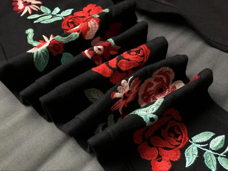LMCAVASUN Plus Size Rose Embroidery Black Women Jeans 2017 Spring Vintage Straight Loose Denim Pants Trouses Mom Jeans