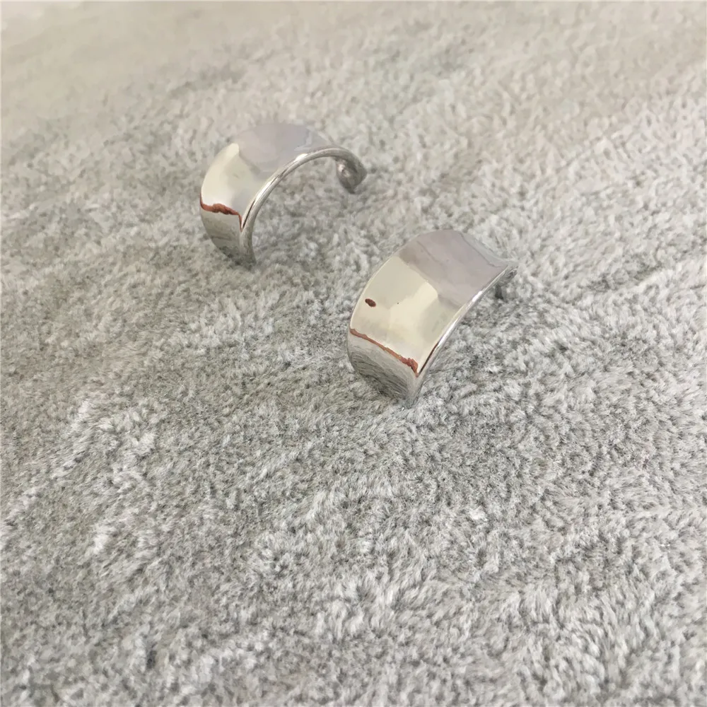 

CASUAL RHODIUM COLOR MEDIUM SIZE HOOK STUD EARRING FOR WOMAN GIRL