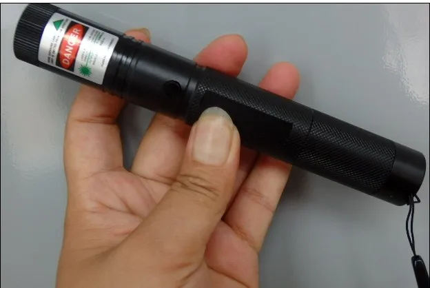 AAA جديد عالية الطاقة العسكرية 532nm 50 w 5000 m الأخضر مؤشر ليزر القلم زوومابلي حرق مباريات البوب بالون ، lazers + شاحن + هدية مربع