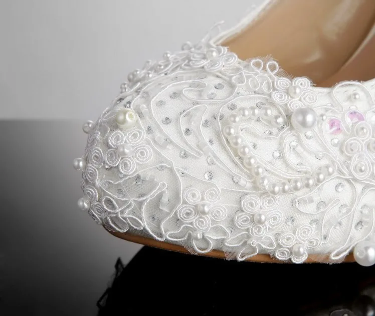 Стиль высокий каблук свадебные кружева круглый носок свадебные туфли модные женские имитация жемчуга Свадебная обувь Для женщин