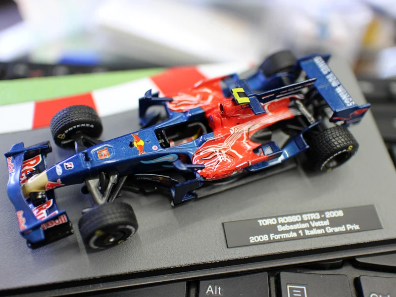 Литая Игрушечная модель 1:43 TORO ROSSO STR3-2008 Sebastian Vettel 2008 Формула 1 гоночный автомобиль модель автомобиля для подарка, украшения