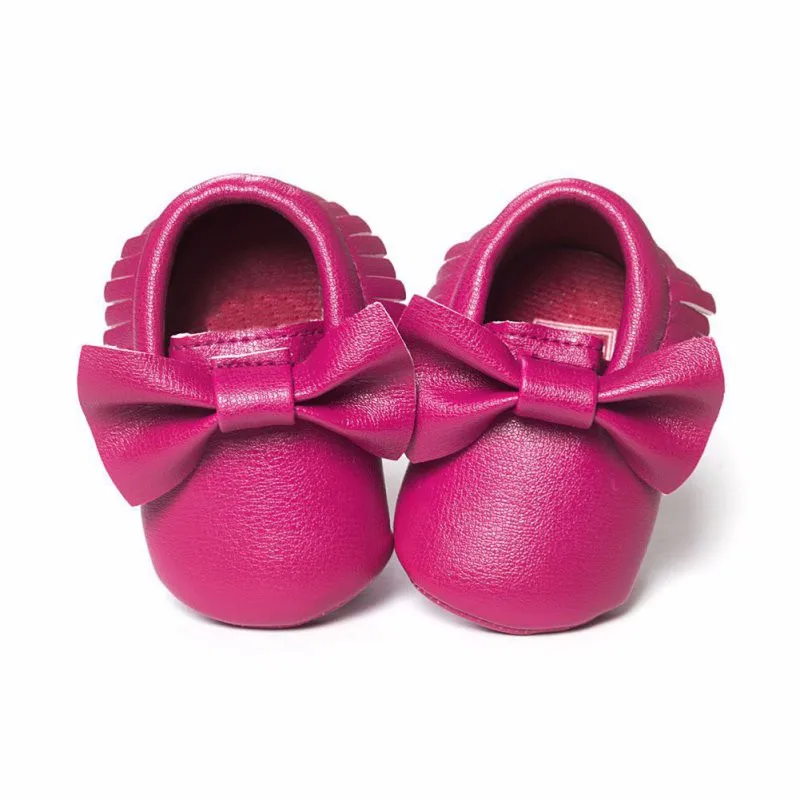 Обувь для маленьких девочек; Водонепроницаемая Обувь из искусственной кожи с кисточками; мокасины для новорожденных; Мягкие Мокасины для младенцев; 18 цветов