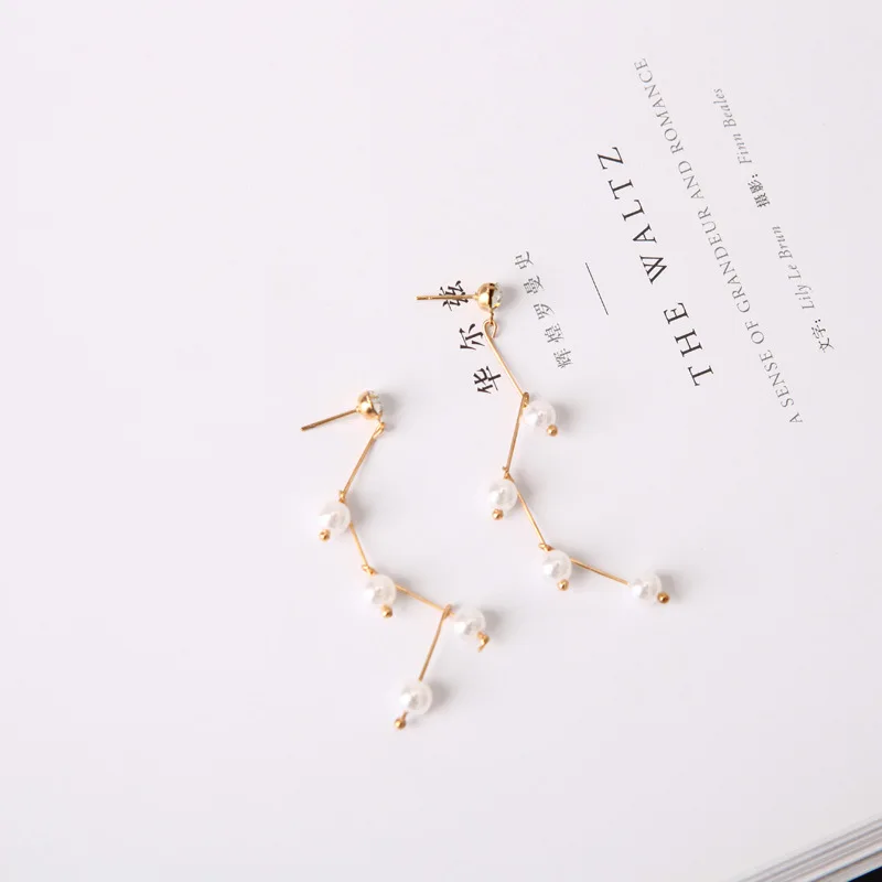 

Simple Fairy Costumes With Branches Bent Design Pearl Lady Earrings Wholesale Punk 2018 New Fashion Earrings Brincos Perolas