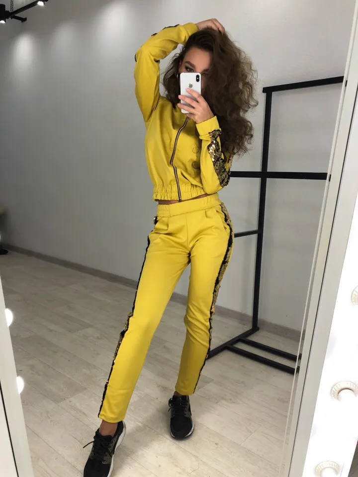 1350611776_w640_h640_kostyum-s