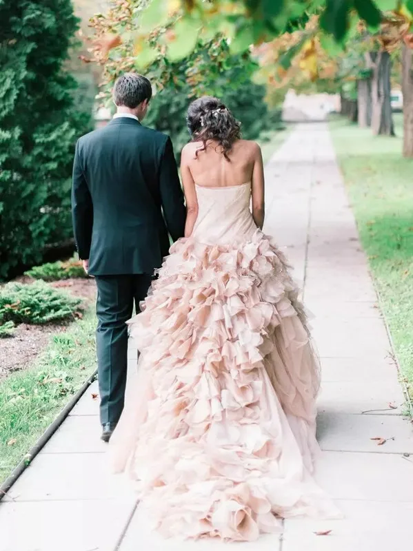 elegant-strapless-ball-gown-wedding-dresses-ruffle-tulle-garden-wedding-gowns-blush-pink-bridal-dresses-zipper-up.webp (2)_