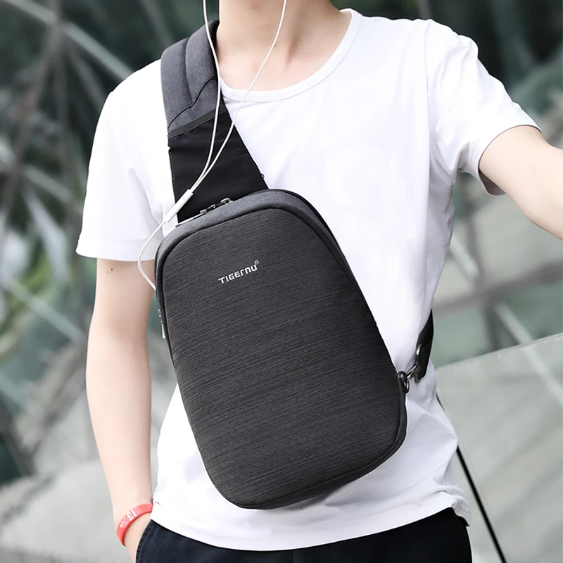 футболка с сумкой. рюкзак с одной лямкой. кожаный рюкзак xiaomi. сумка с контрастной строчкой. сумка майка.