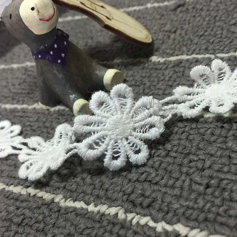 

Fadesen Cotton small Daisy flower lace accessories lace embroidery clothing wedding dress decorative material 1M * 2.5cm